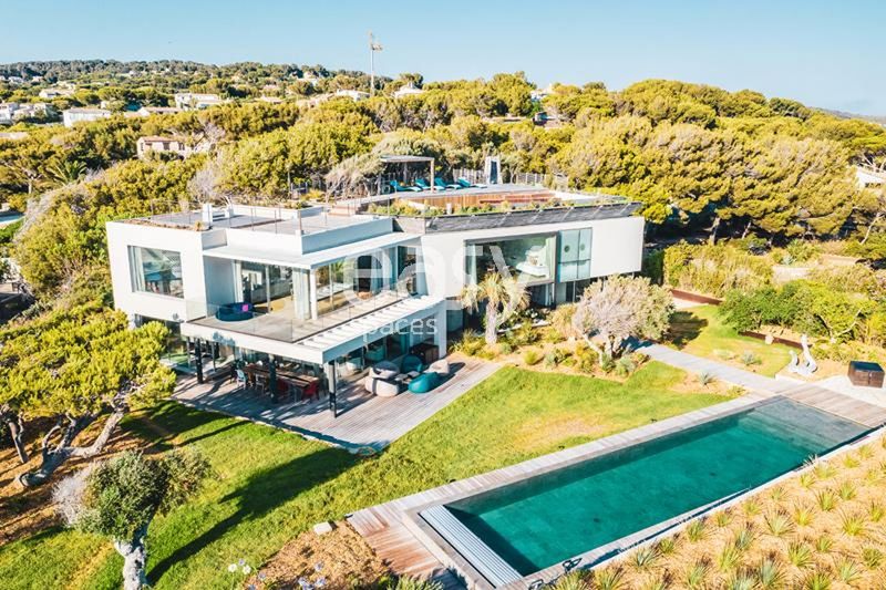 Modern house rental with private swimming pool for professional photo shoot session in FRANCE