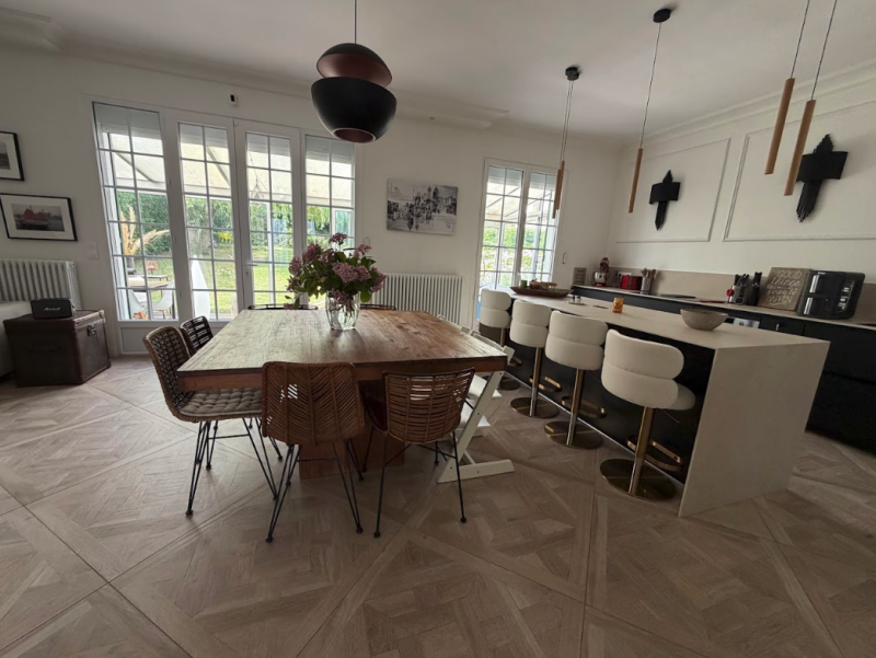 Renting a house for filming in Paris
