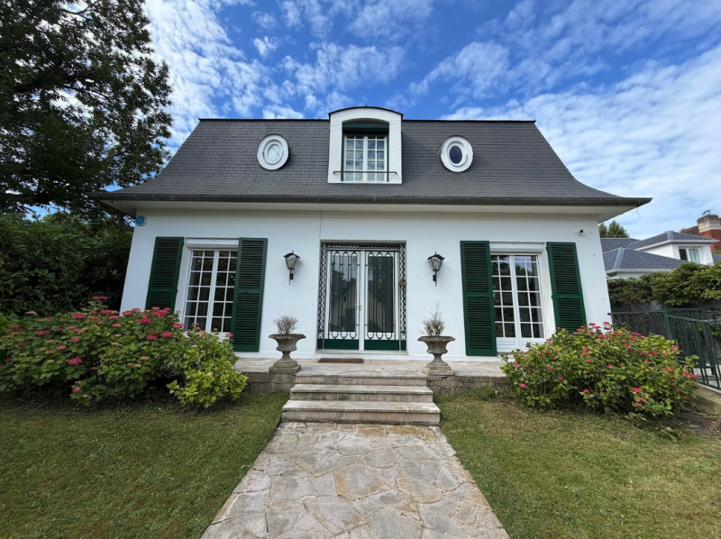 Renting a house for filming in Paris