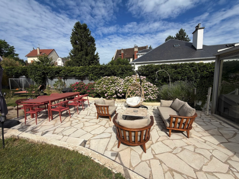 House for rent for filming near Paris