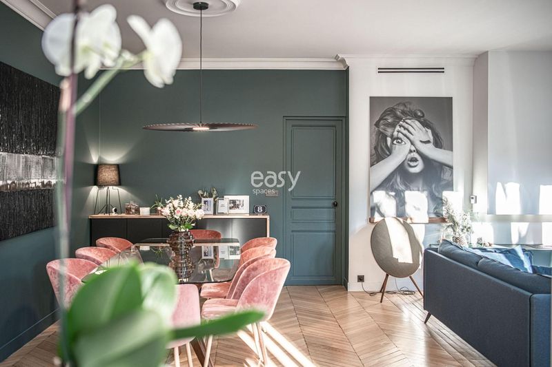 location for a photo shoot at a house in Paris, FRANCE