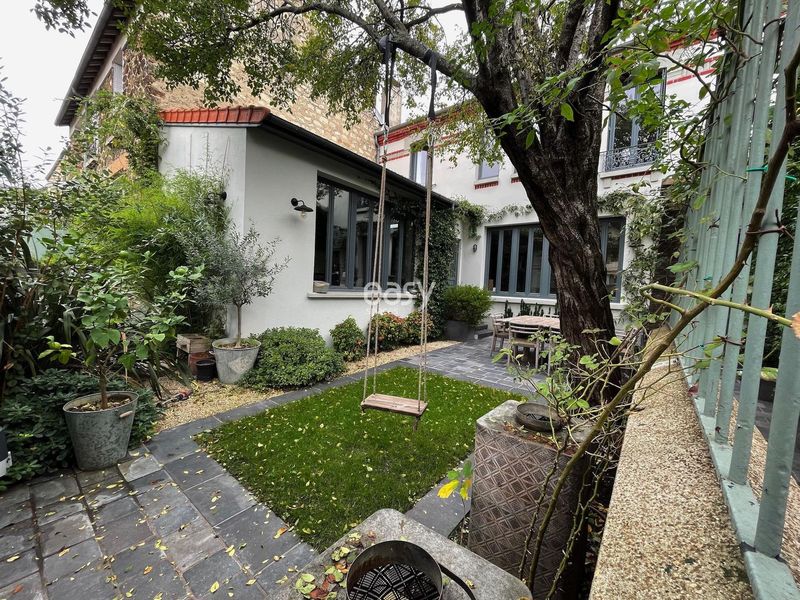 house with garden available for photoshoot sessions located in Paris, France