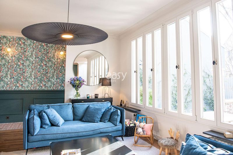 Shooting location in the city of Paris, France, renowned for its iconic landmarks and artistic atmosphere