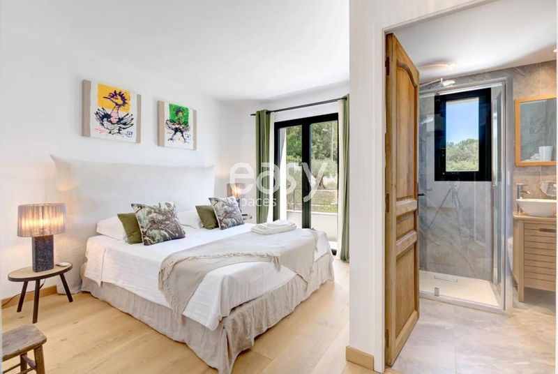 rental of a location setting for photo and video shoots in the Provence-Alpes-Côte d'Azur region of FRANCE