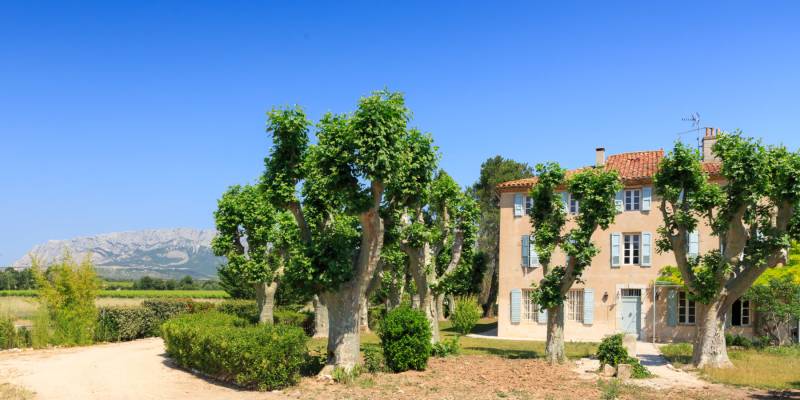 bastide available for rent for photoshoot in Provence, France