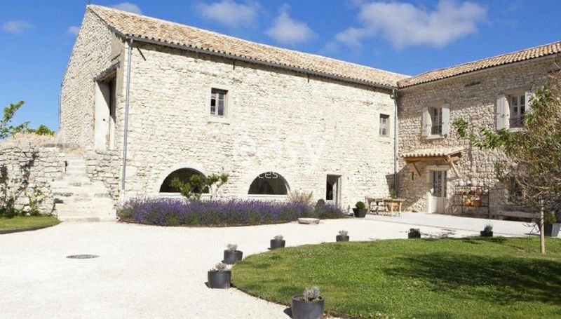 How to effectively propose your house as a prime filming location for the cinema?