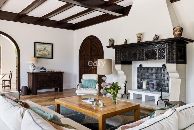 photography shooting location in Bayonne, France known for its beautiful scenery and unique settings