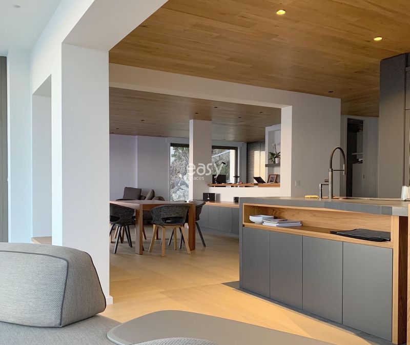 Private apartment with a stunning sea view available for rent for photo shooting sessions in Nice, FRANCE