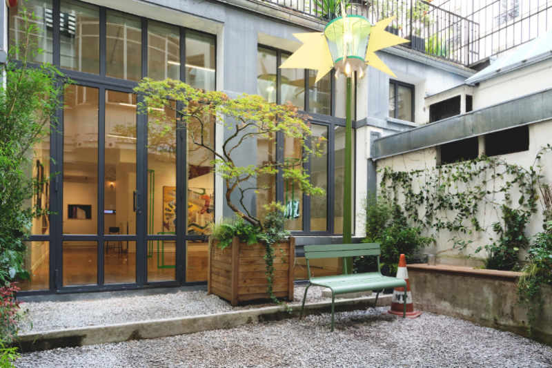 venue with a courtyard suitable for cocktail receptions in Paris, FRANCE
