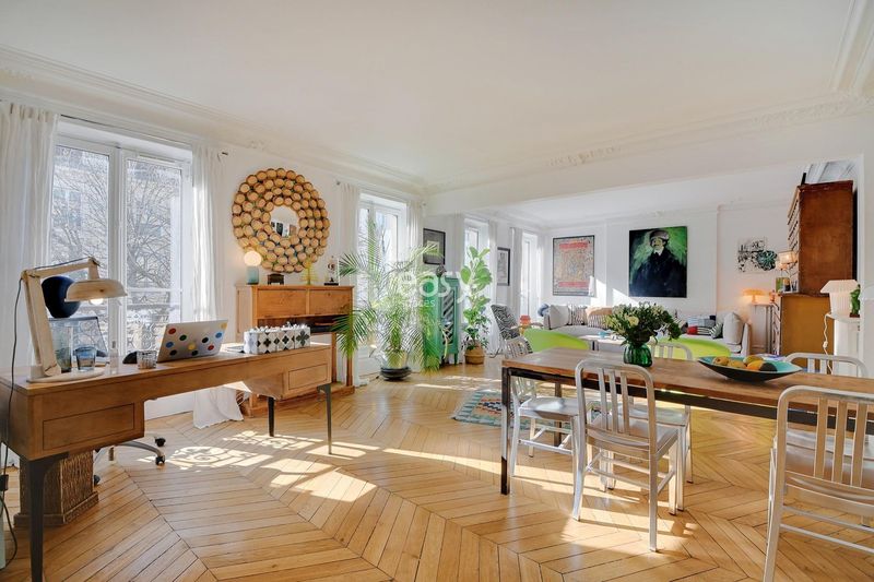 Unusual and Unique Photoshoot Location in Paris, FRANCE