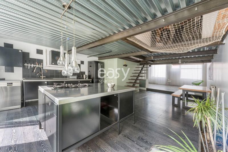 rent a spacious and stylish loft for a professional photo shooting session in Lyon