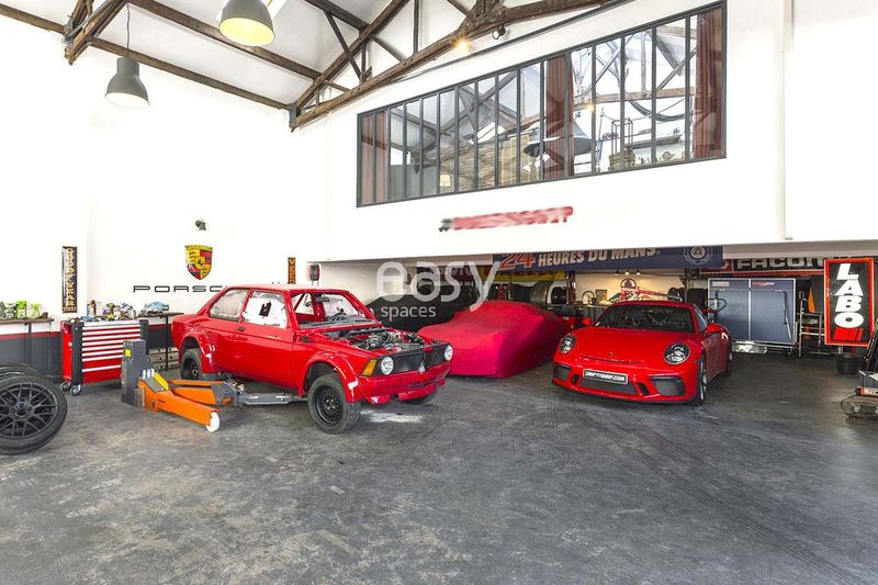 venue for an event suitable for a large-scale roadshow in the city of Avignon