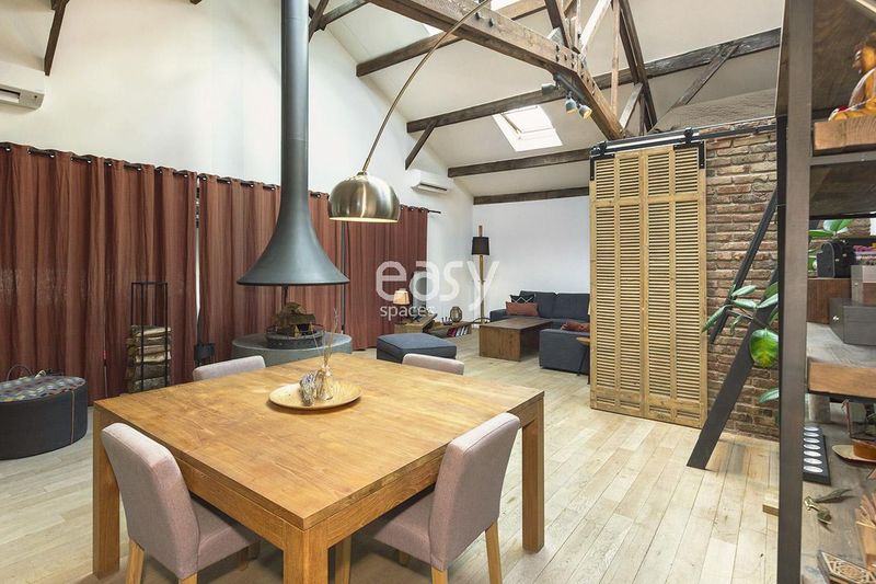 find a suitable industrial event venue located in the city of Avignon