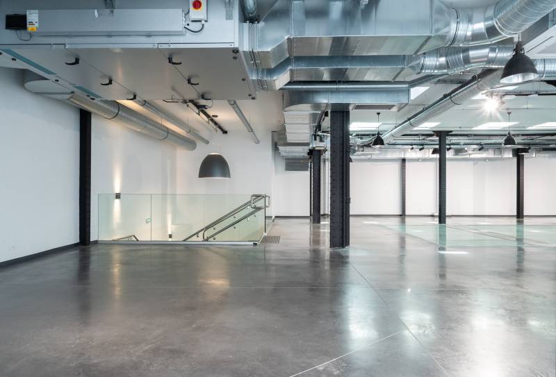 Industrial space for rent for a roadshow in Paris