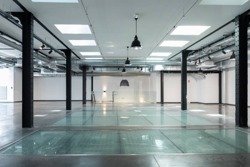 Industrial space for rent for a vehicle launch in Paris
