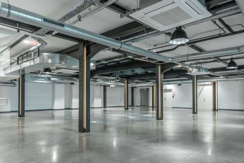 Industrial space for rent for a car launch in Paris