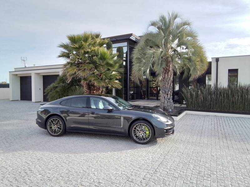 renting a venue for a car exhibition in Toulouse, France, ideally suited for showcasing automobiles with ample space and excellent location