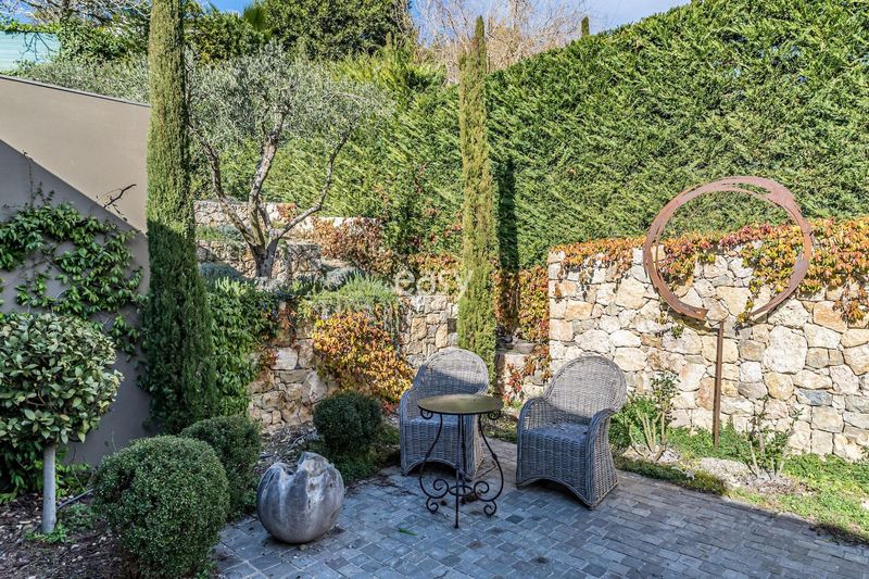 villa available for rent for filming purposes in Cannes, FRANCE