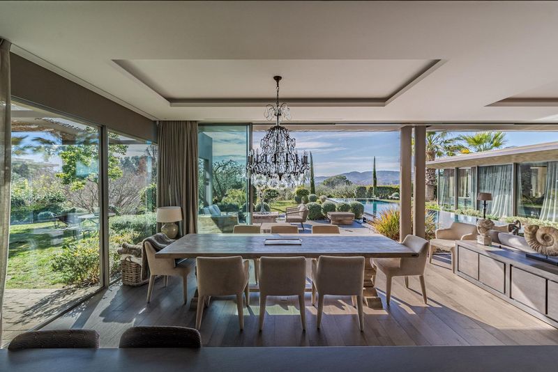 modern villa ideally designed and fully equipped for professional photo shoots in Cannes, FRANCE