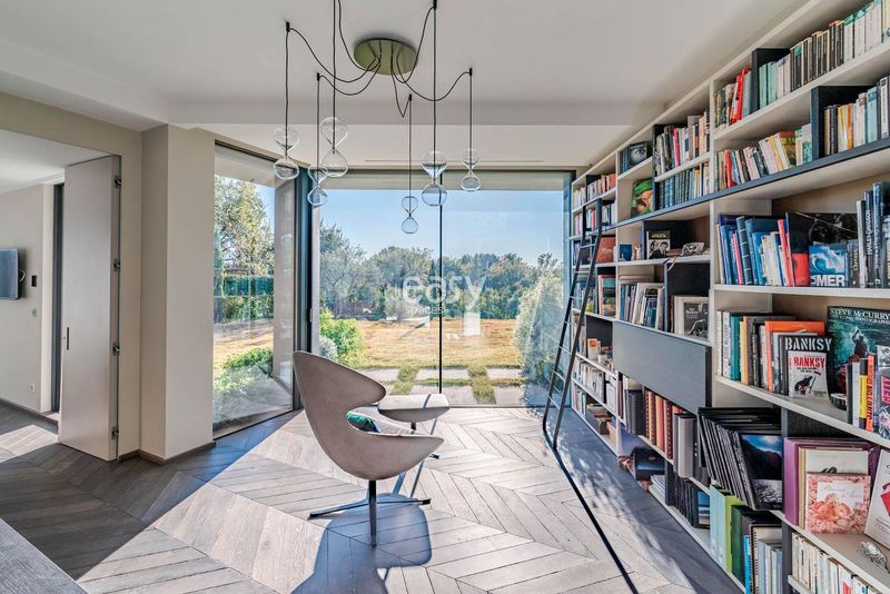 Renting a villa for filming purposes on the French Riviera in FRANCE