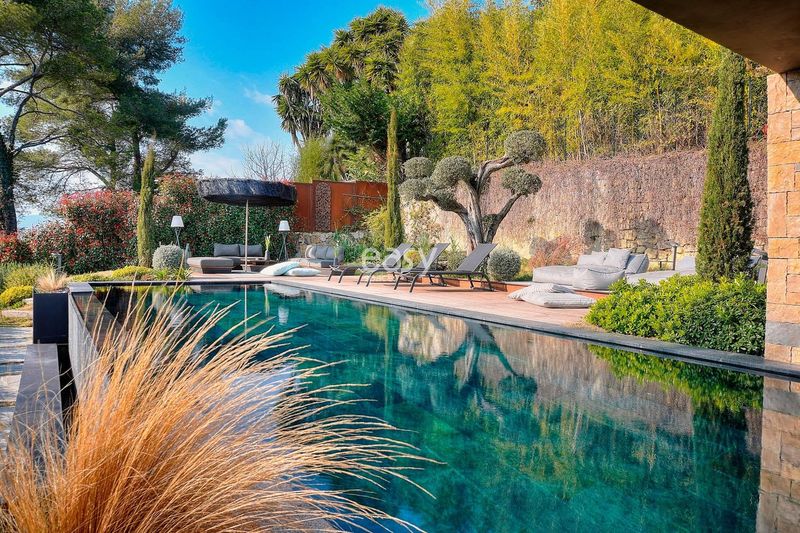 Contemporary villa available for rent in the beautiful southern region of France