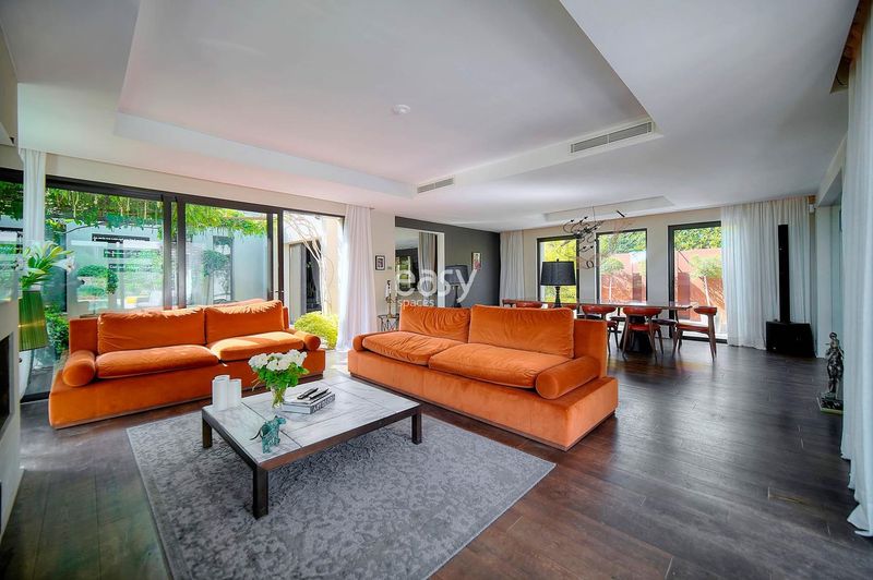 Photo shoot location rental agency based in Nice, France, offering a wide variety of versatile spaces