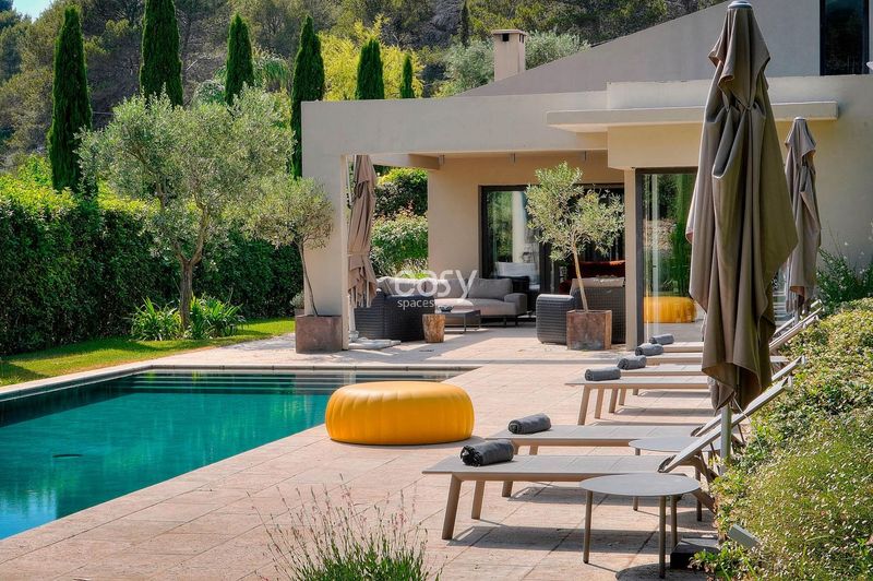 contemporary villa available for rent for film shooting in Nice, FRANCE