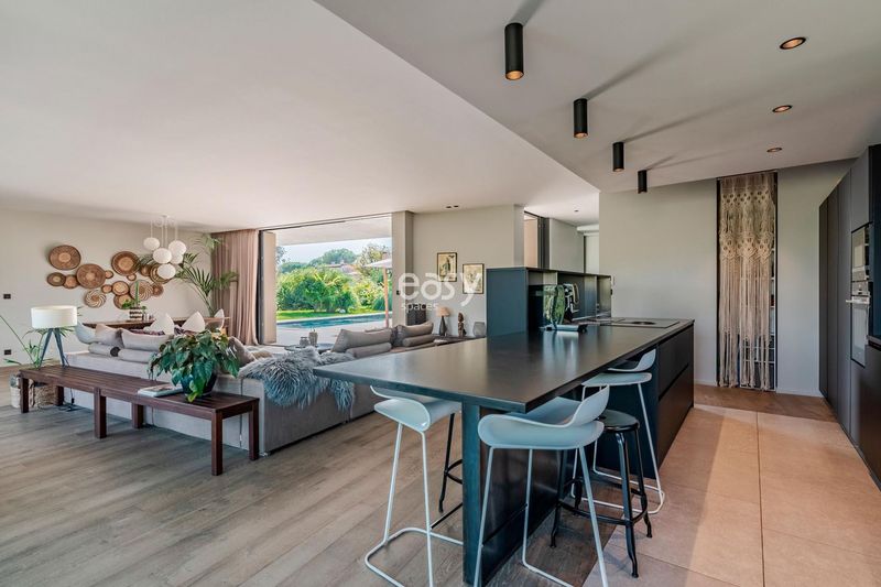 rental of venues for professional and creative photoshoots in Cannes, FRANCE