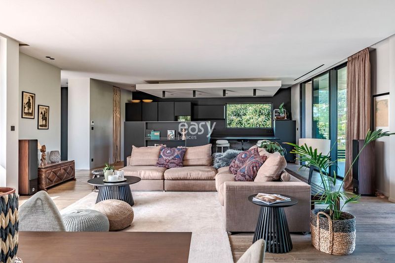 Modern house available for rent in Nice, France, ideal for filming purposes and production shoots