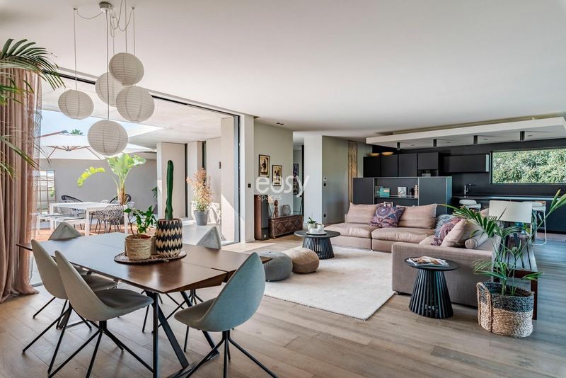 rent a contemporary villa ideal for filming in FRANCE 06