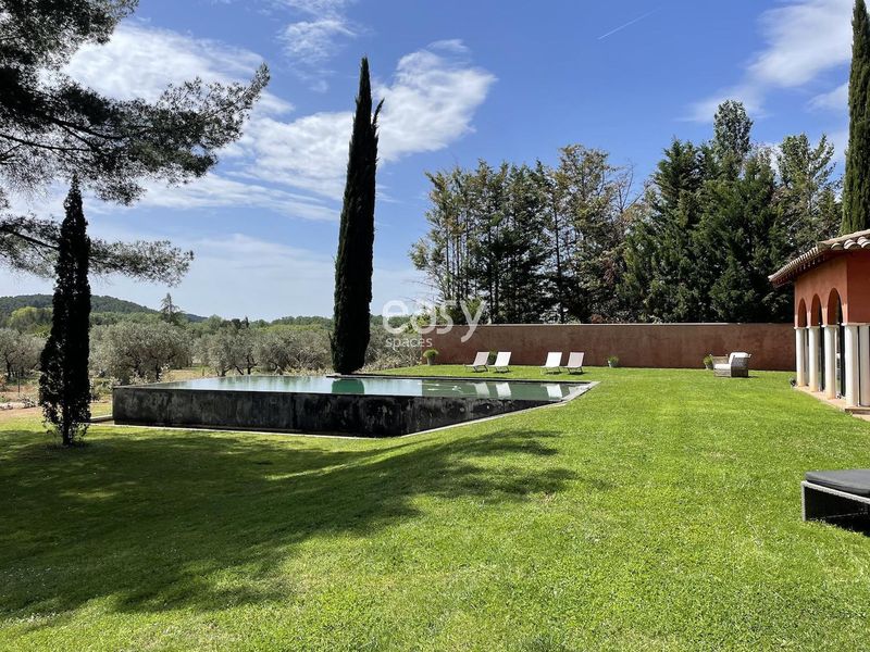 Decor and Stylish Setup for a Professional Photoshoot in Aix-en-Provence, France