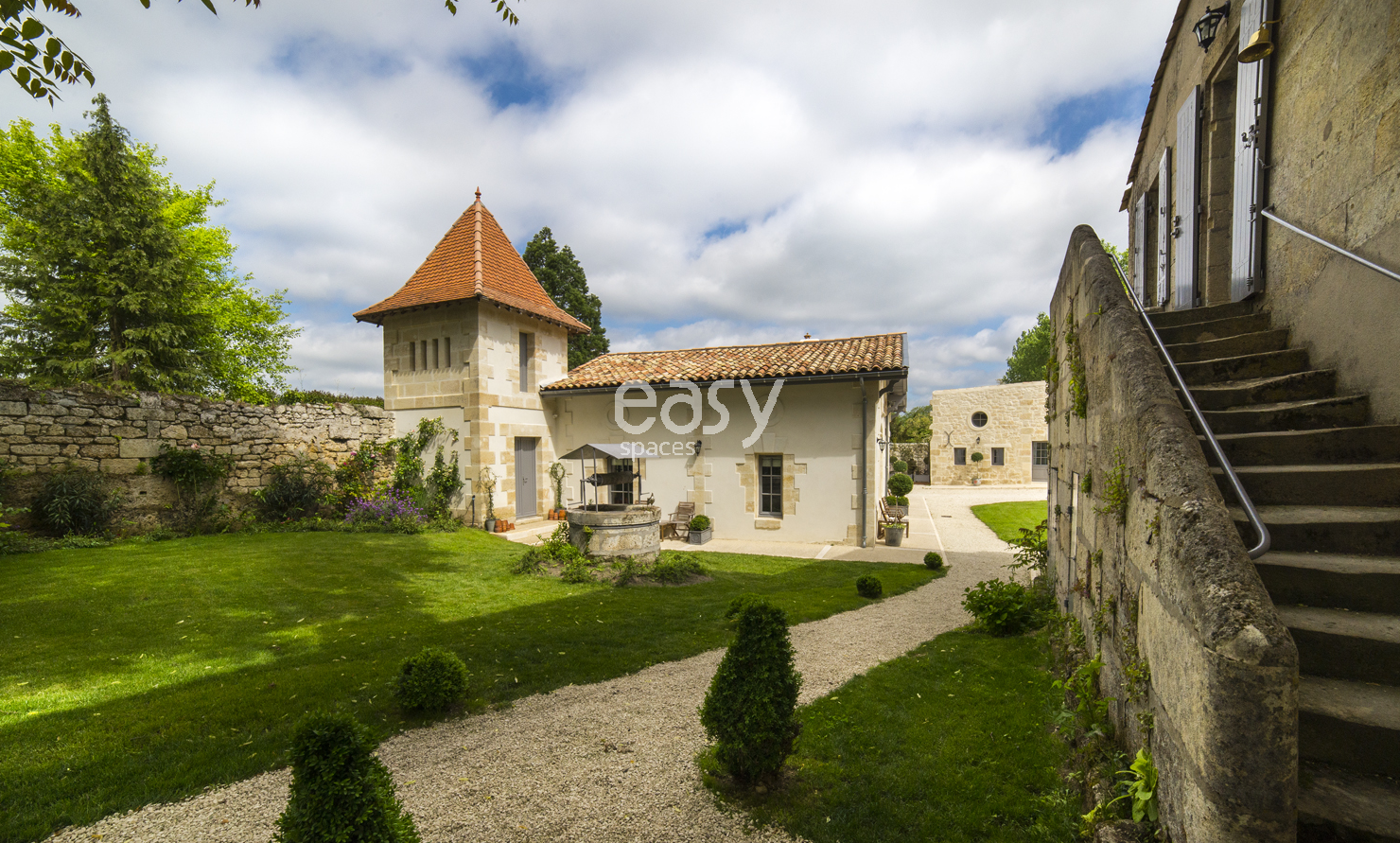 Natural outdoor location beautifully situated in the Médoc region