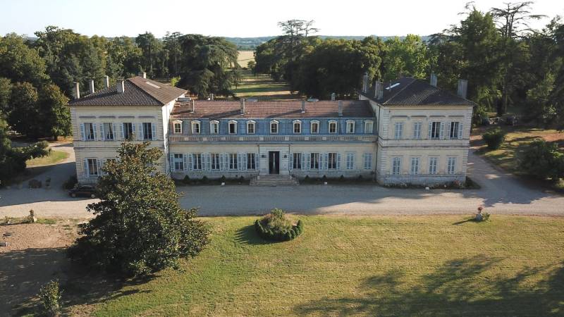 Shooting Location at a Castle in Toulouse, FRANCE Featuring Beautiful Historical Architecture