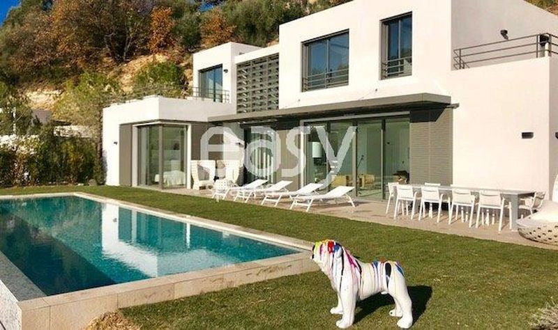 rent a luxurious Californian villa in Nice for a filming session or professional photo shoots