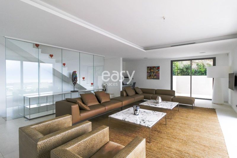 American villa rental with stunning sea views and beautifully designed interior perfect for professional photo shoots in Nice