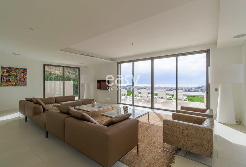 renting a modern location suitable for filming a commercial advertisement in Nice in the department 06