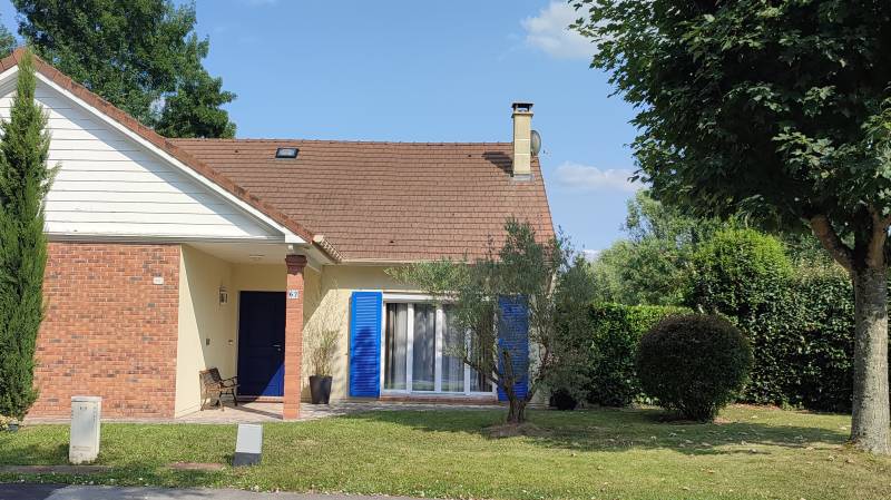 House available for photo shoot rental in Paris, FRANCE with ideal setting and amenities