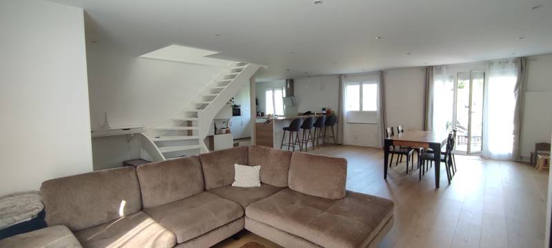 renting an unusual and unique house for a photo shoot in Paris, FRANCE