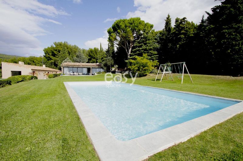 renting a house for a film shoot in the beautiful and sunny south of France