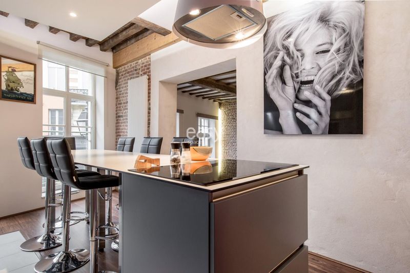 Renting a venue in the city of Lille specifically for a filming production project