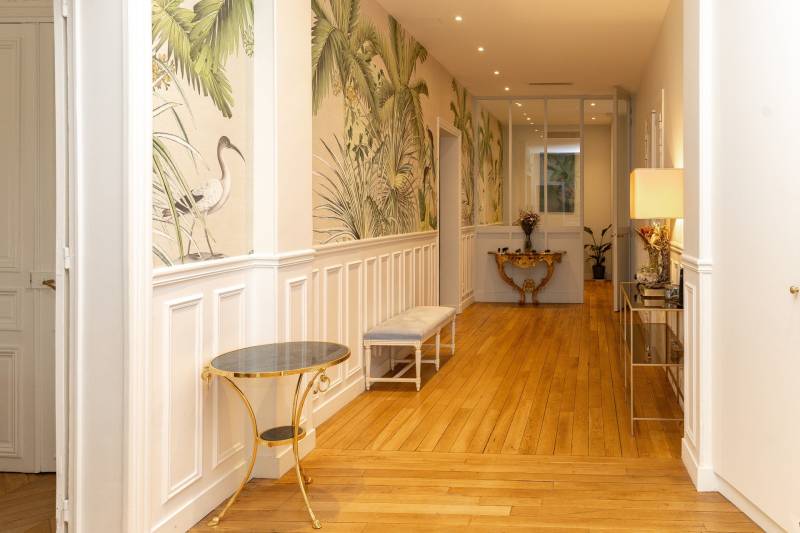 rent a place with a view of the Eiffel Tower in Paris for a professional photo shoot or shooting session