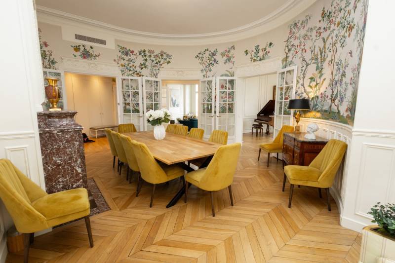 Rent a bright and spacious Haussmannian-style apartment ideally suited for a photo shoot in Paris, FRANCE