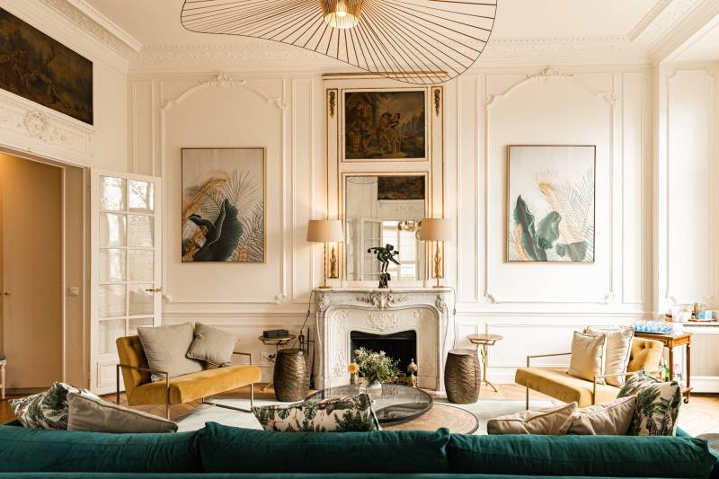 rental of a Haussmann-style apartment with a stunning panoramic view of the Eiffel Tower in Paris France