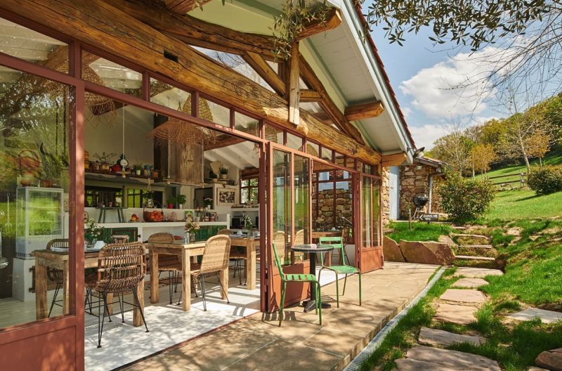 villa available for rent in FRANCE suitable for professional photo production and filming purposes