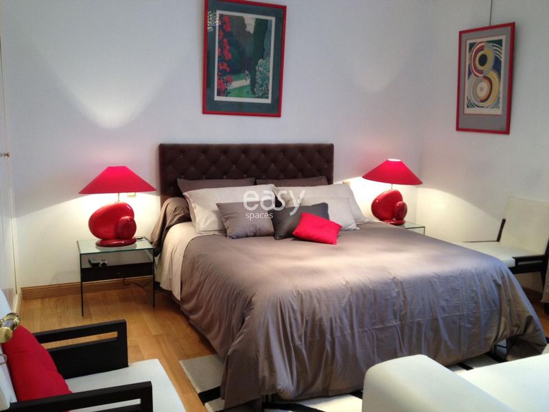 beautiful spacious room available for rent specially designed for photo or video production in Lyon 69