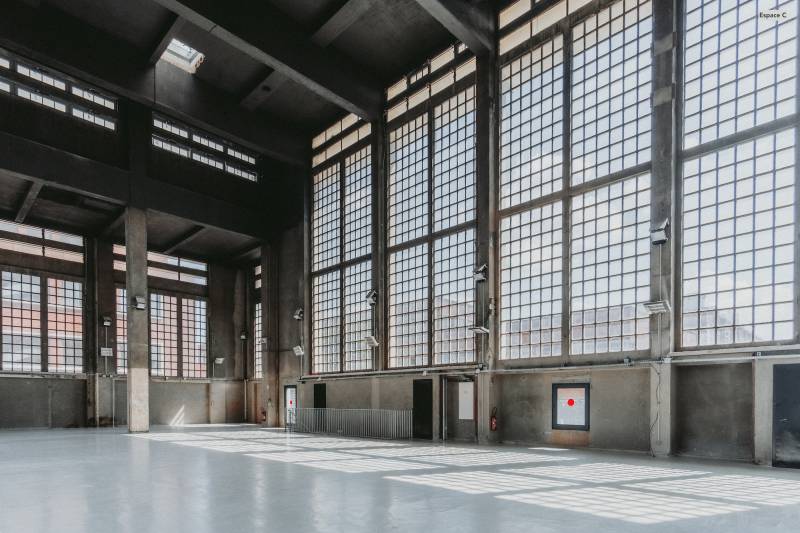 Raw Decor Available for Rent Specifically Intended for Photo Shoot Sessions in Paris, FRANCE