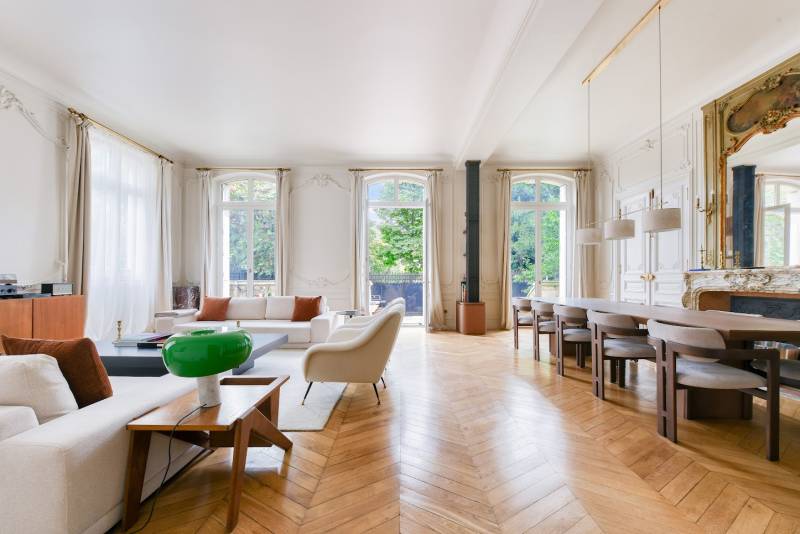 Haussmann-style apartment available for rent for exclusive event hosting in Paris, France