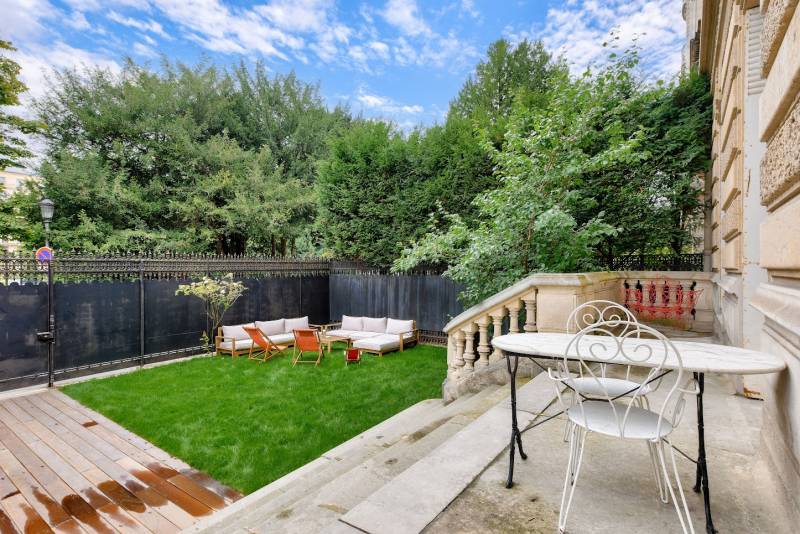 apartment with garden for photo shoot in Paris, France