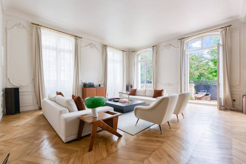 Haussmannian style apartment available for rent for professional photo shoots in Paris, France