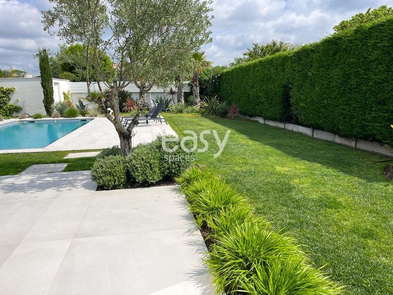 Rent a space specifically designated for filming and shooting purposes in Bordeaux, FRANCE